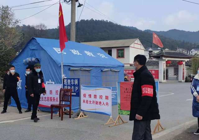 少年大鬧防控卡口2.jpg
