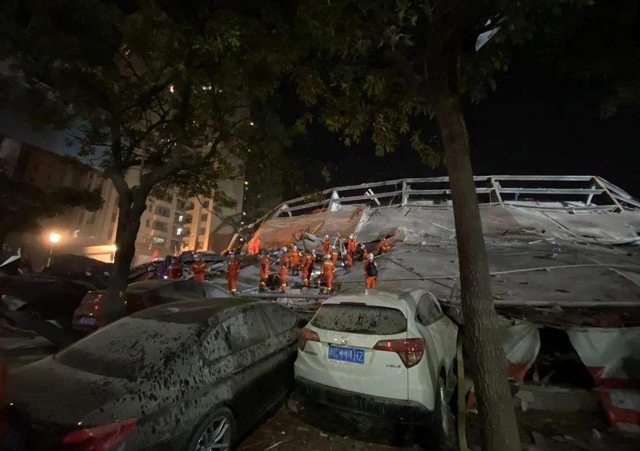 福建泉州賓館倒塌2.jpg