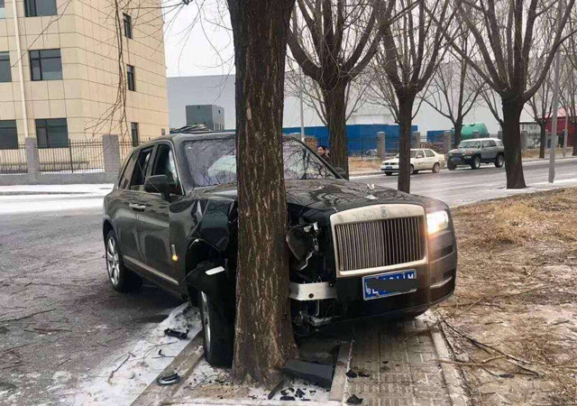 長(zhǎng)沙警方通報(bào)勞斯萊斯被撞2.jpg