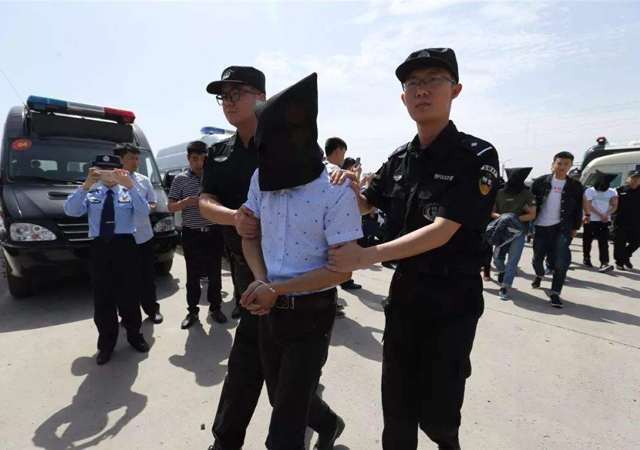 女警教科書式勸阻老人轉(zhuǎn)賬55萬6.jpg