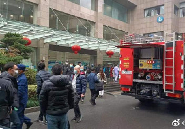 杭州一醫(yī)院疑似爆炸物爆燃4人受傷3.jpg