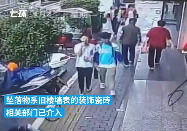 街道辦回應女子被天降物塊砸中后身亡640.jpg