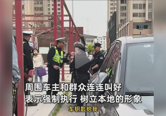 女子開保時捷逆行占道被警察帶走640.jpg