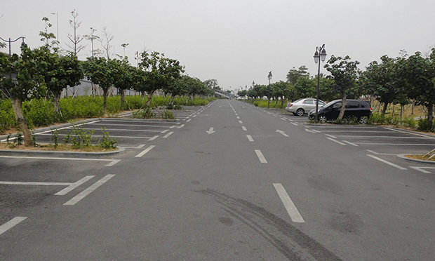 城市道路兩側(cè)停車場亂象調(diào)查：隨口要價(jià)、收費(fèi)不看護(hù)