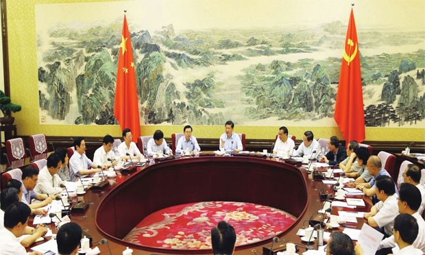 中央政治局、中央政治局常務(wù)委員會有哪些監(jiān)督職責(zé)？