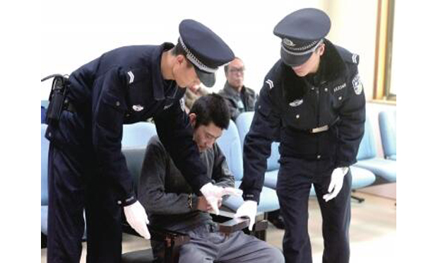 女友來單位提分手男子掄斧傷人 天涯何處無芳草何必自尋煩惱