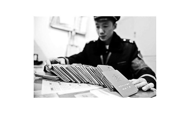 高仿殘疾證網(wǎng)上可輕松買到 北京地鐵月查數(shù)十本