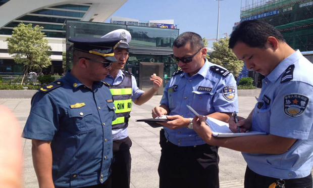 公安部：群眾圍觀拍攝執(zhí)法民警不得強行干涉
