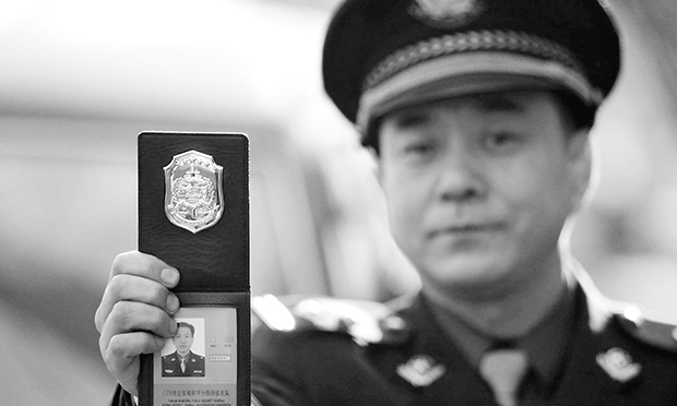 公安部：群眾并非能夠隨意拍攝，執(zhí)法民警有權(quán)事后亮證件