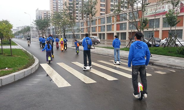 電動(dòng)獨(dú)輪車滑板車成代步新寵 官方：沒(méi)有道路行駛權(quán)