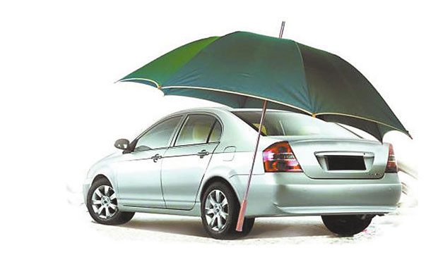 司機下車被自己車撞傷，屬于第三者責任險的責任范圍嗎