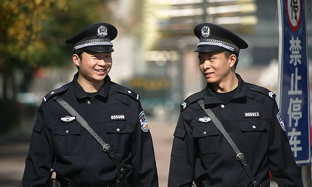 公安部印發(fā)進(jìn)一步加強(qiáng)和改進(jìn)關(guān)愛(ài)民警工作意見(jiàn)