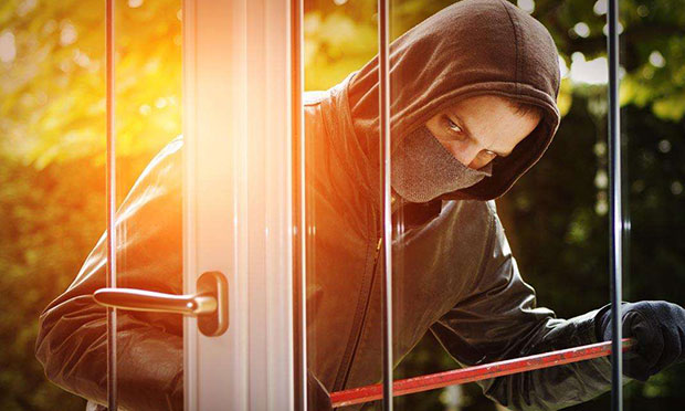 為讓兒子獨立父親主動盜竊，入戶盜竊罪如何認定？