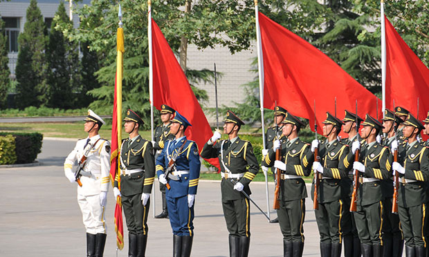 國(guó)歌響起，我們?cè)撊绾沃戮? width=