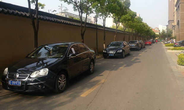 小區(qū)前違停被罰款？收取“清臟費(fèi)”無(wú)法律依據(jù)