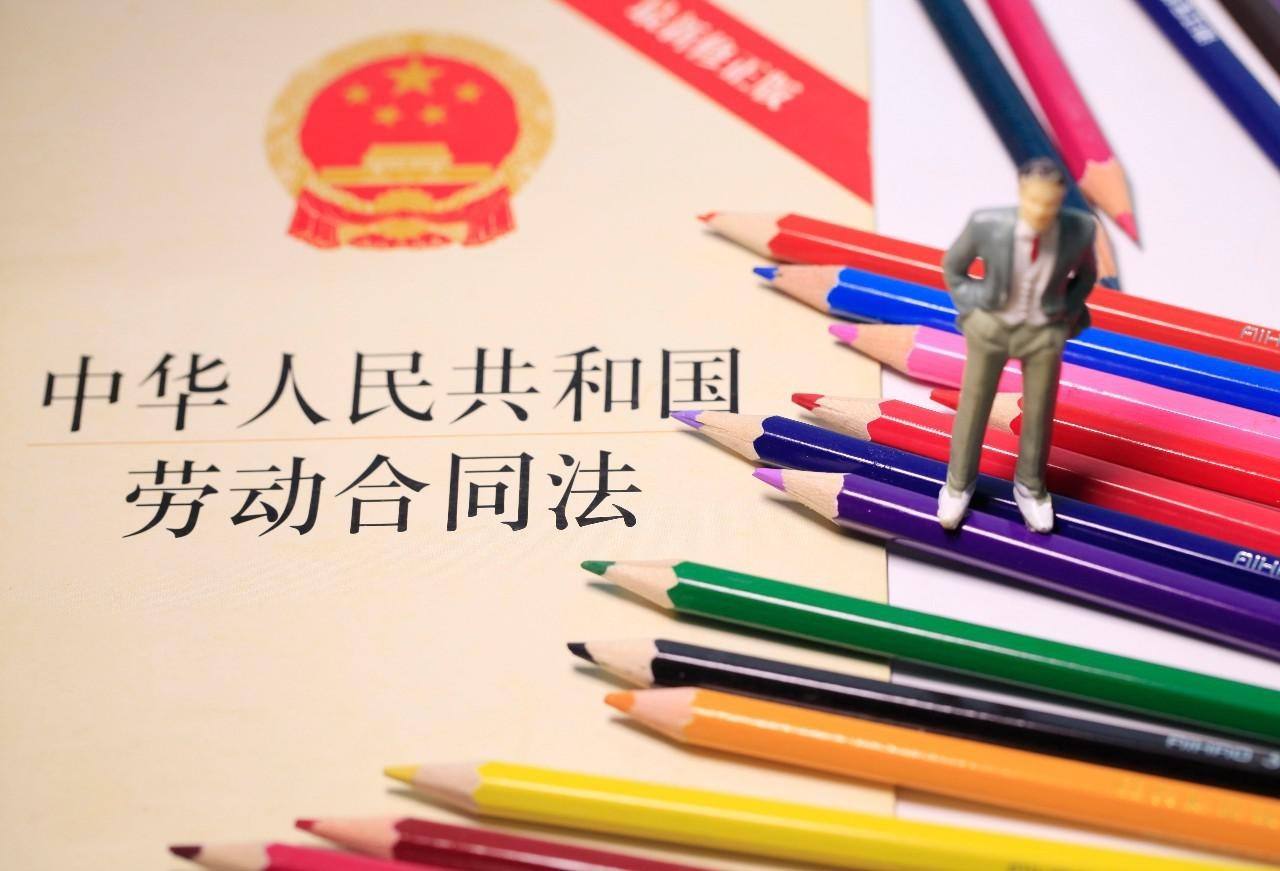 法律中規(guī)定勞動合同應該具備哪些條款？