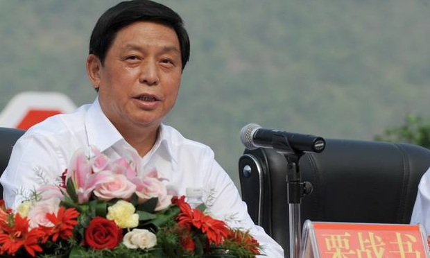 普及憲法知識(shí) 弘揚(yáng)憲法精神 使全體人民 成為憲法的忠實(shí)崇尚者自覺遵守者堅(jiān)定捍衛(wèi)者