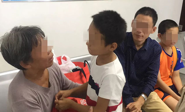 夫妻離婚后一方不讓見孩子侵犯什么權(quán)利？